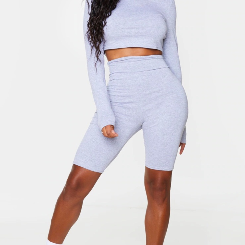 💕😍❤️MAKE AN OFFER! GREY BIKER SHORTS❤️😍💕 - Picture 2 of 2